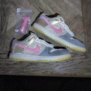 07' NIKE DUNK. YELLOW, PINK, GOLD. Women's Size 8.